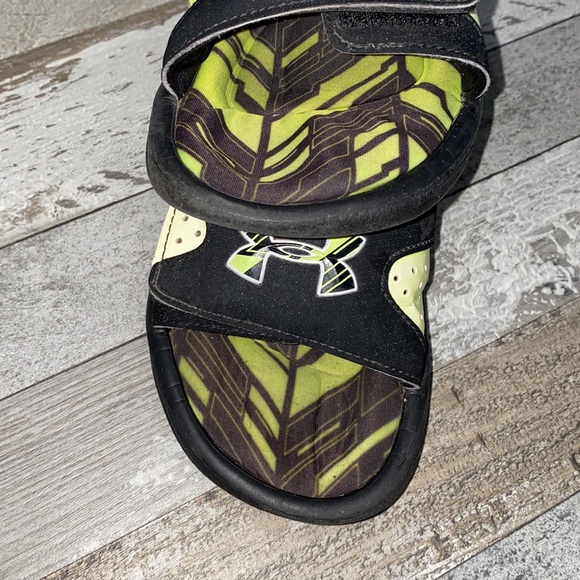 Youth Under Armour Black & Green Flip Flops - 2Y - Picture 8 of 10